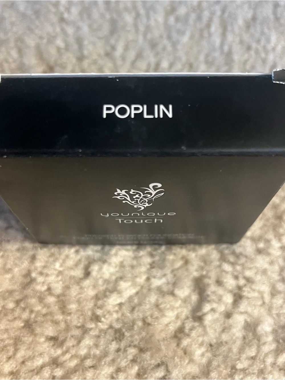 Younique Poplin Pressed Powder Foundation - Picture 3 of 5